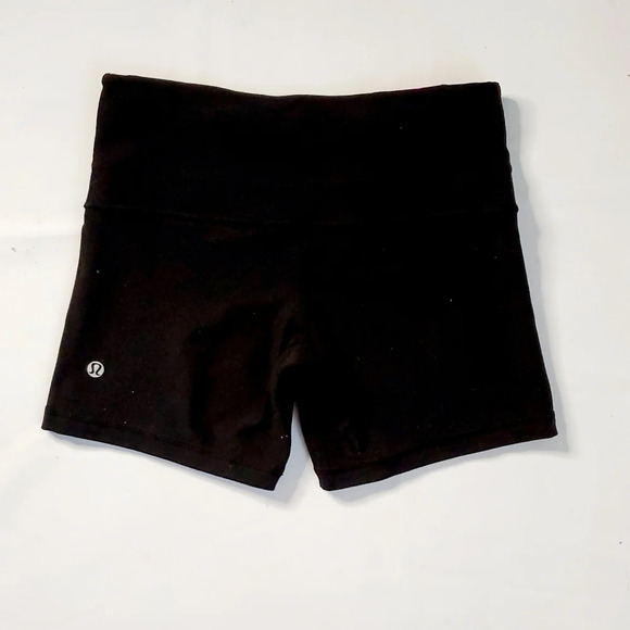 Lululemon cycling tight shorts  sz 4 Black reversible - Picture 1 of 5